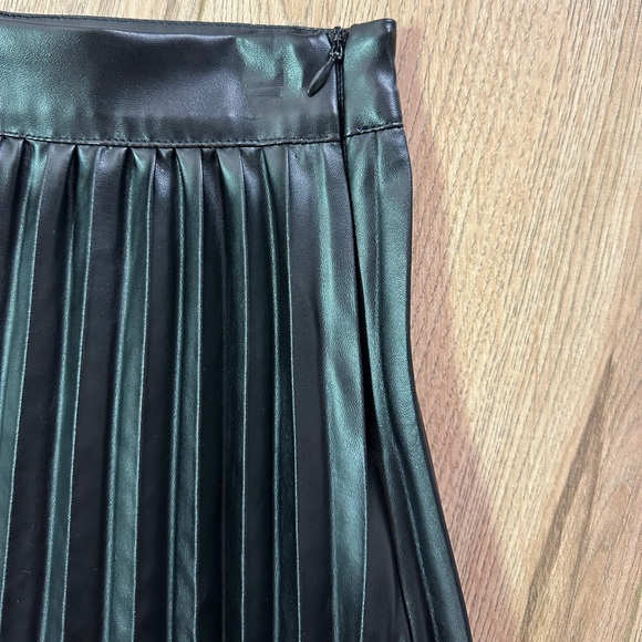 Monteau Black Pleated Skirt Size Small - Picture 3 of 4
